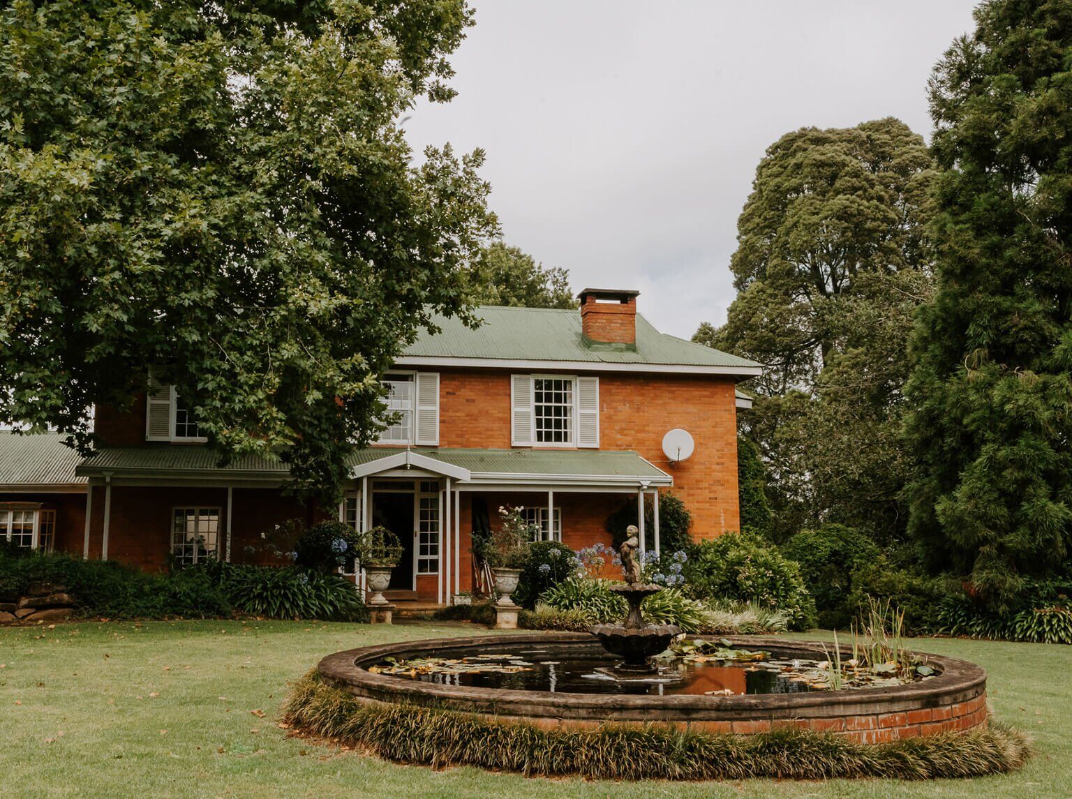 Providence manor house with fountain